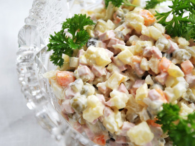 Стало известно о вреде соленых огурцов в «Оливье»