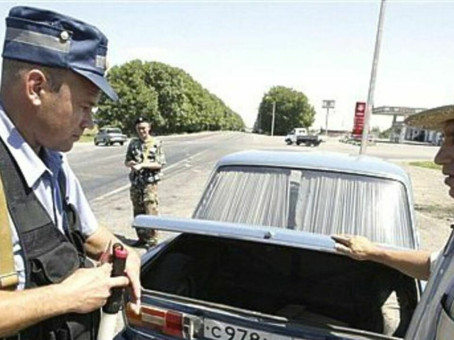 Обязан ли водитель открывать багажник по просьбе инспектора?