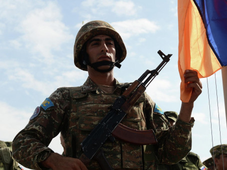 В Армении приказали отдавать честь по стандартам НАТО, пишут СМИ